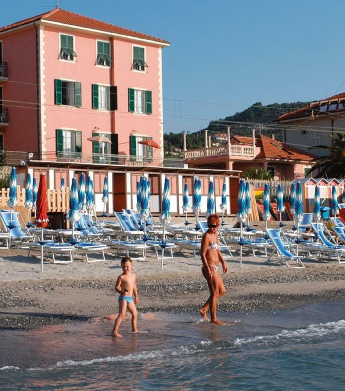 Hotel La Milanese Pietra Ligure Exterior foto
